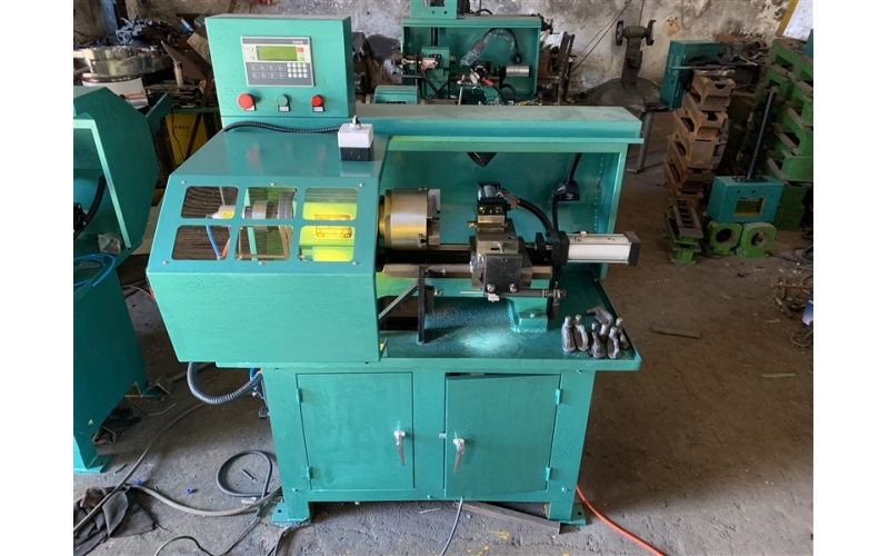 如何調(diào)整自動(dòng)儀表車(chē)床的主軸軸承間隙？