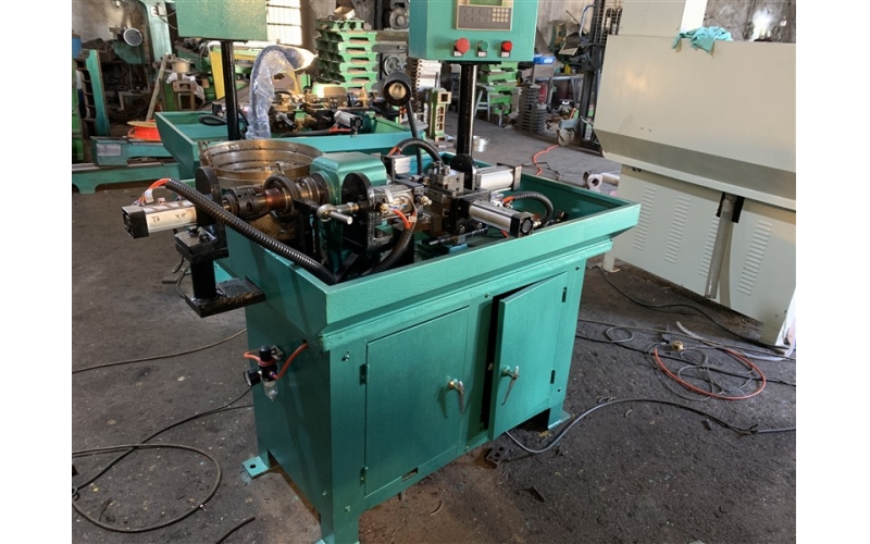 如何選擇適合自己生產(chǎn)需求的自動(dòng)儀表車床？